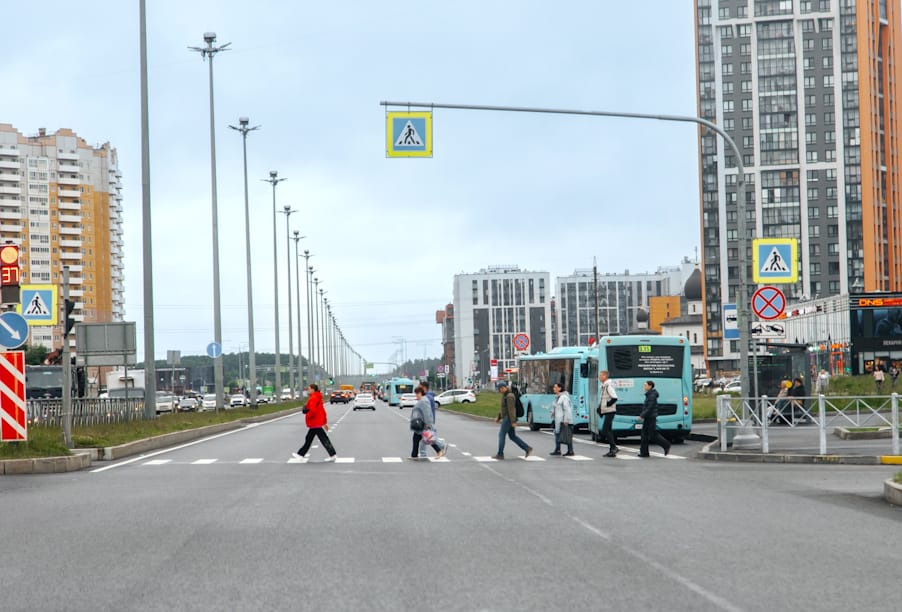 В Санкт-Петербурге обновили 7 км улицы Парашютной